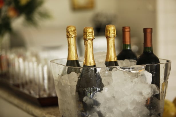 Glacette e secchiello: differenze e usi per vino e champagne