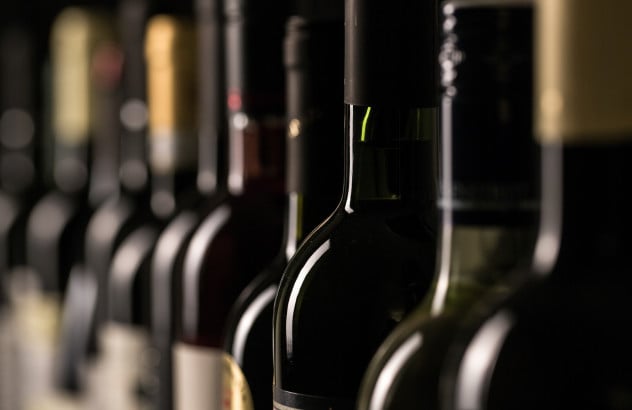 Come riconoscere un buon vino dalla bottiglia 
