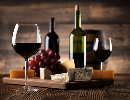 Vino rosso e formaggi stagionati: l’abbinamento perfetto in inverno